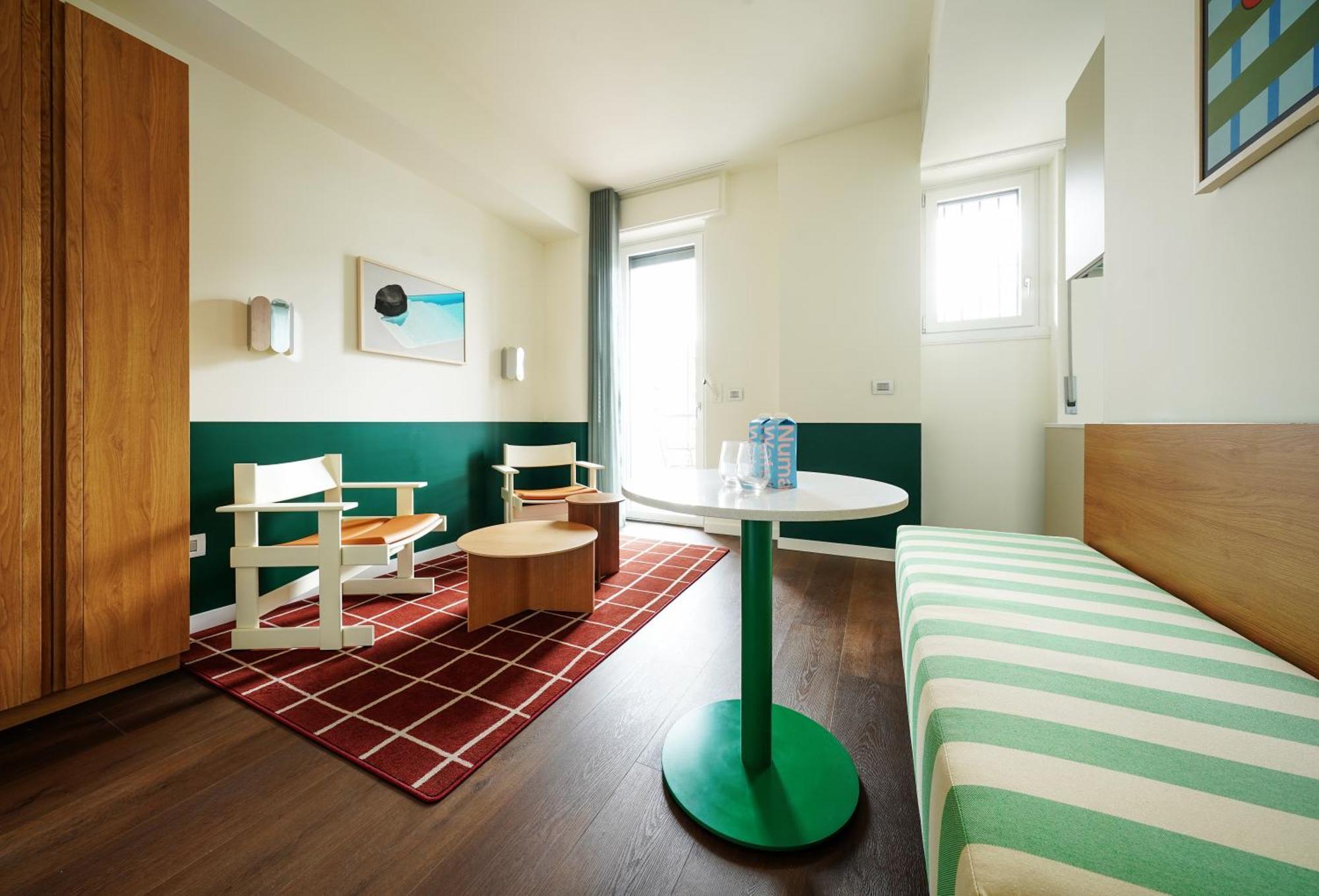 Estudio Mediano con zona de cocina, balcón y zona de estar independiente